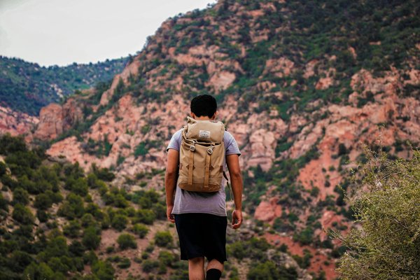Prendre l'avion : astuces pour un long-courrier réussi